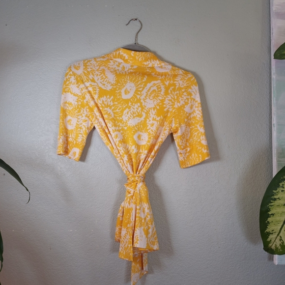 Diane Von Furstenberg Silk Vintage  Floral Deep V Neck Iconic 90s Retro Wrap Top - Picture 4 of 8